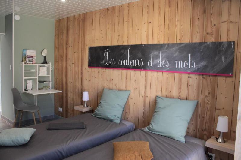 Chambres D'Hotes Des Couleurs Et Des Mots ヴィルヌーヴ・ド・ベルグ 部屋 写真